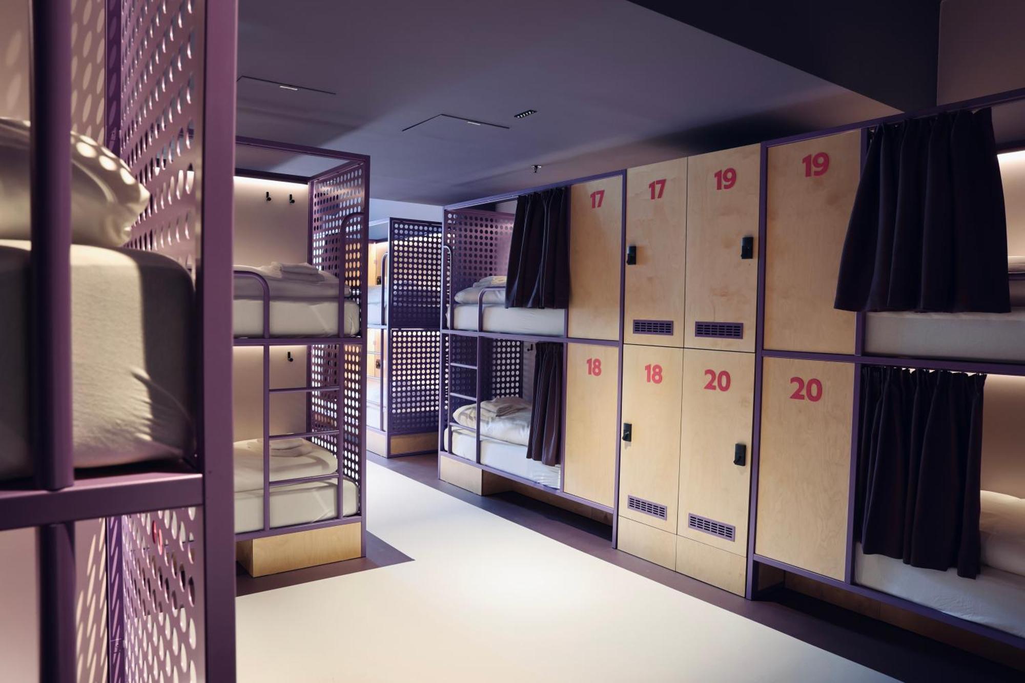 Hostal Bunks At Rode