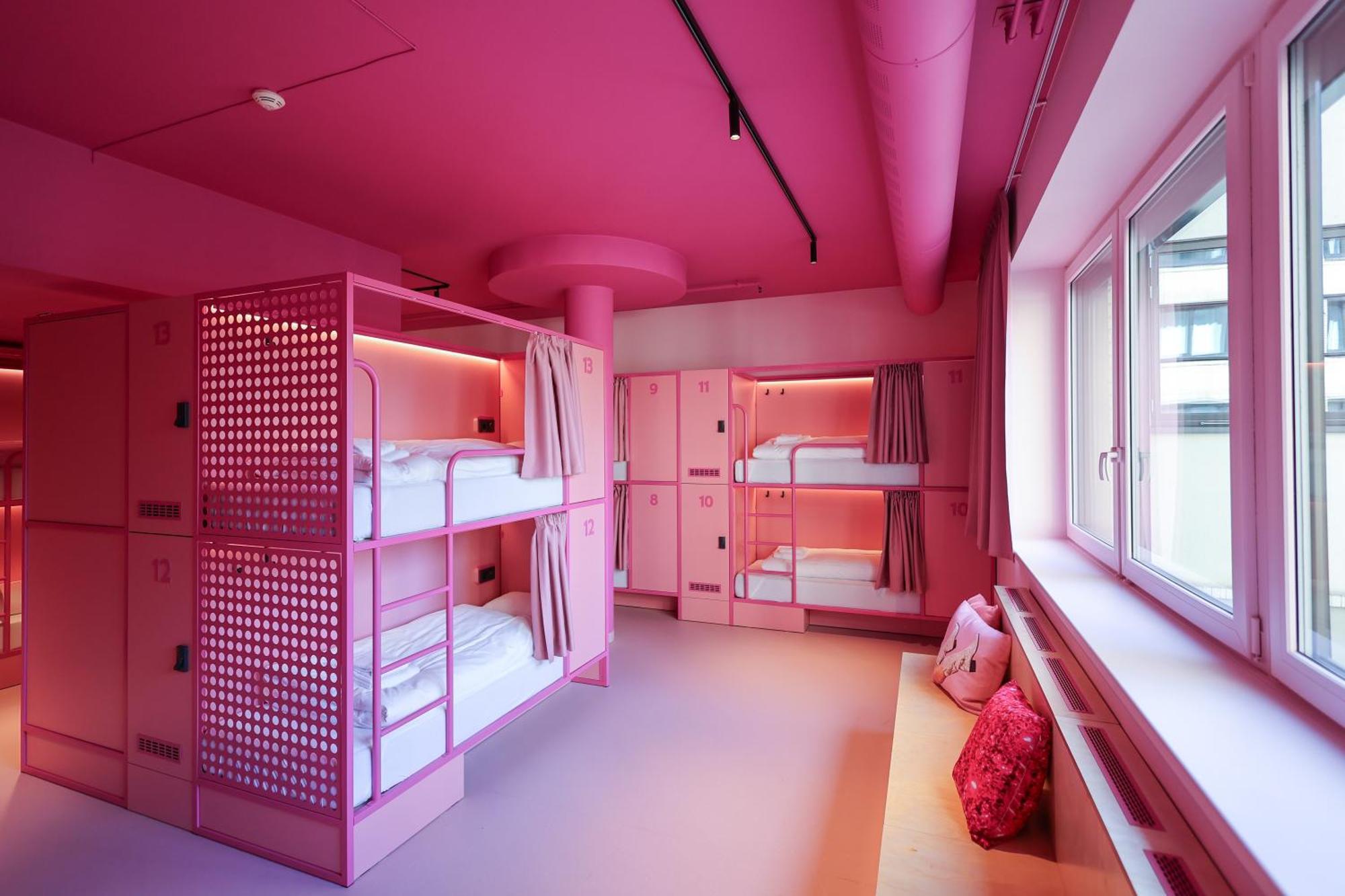 Hostal Bunks At Rode